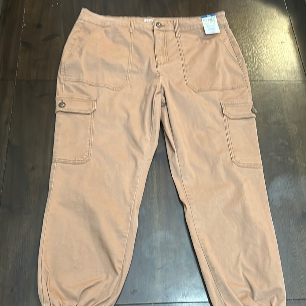 Women’s Tan Cargo Pants